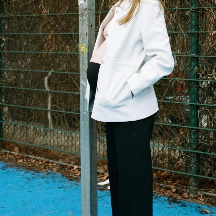 Black maternity pants with curved seam details and back support. black everyday pregnancy pants. wide, loose fit. delivery and in store shopping. Berlin. produced locally. cruba