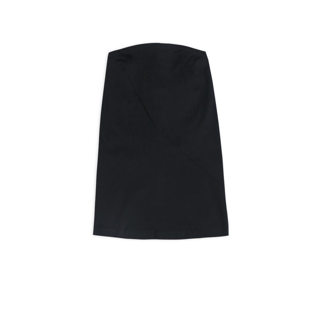 Black maternity stretchy tube skirt, hits right above the knee and has a seem going diagonally along the front of the skirt. comfortable and stretchy fabric, midid skirt. cruba