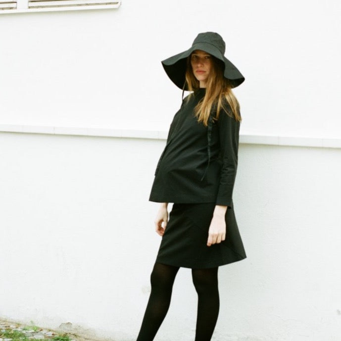 basic black maternity top with back-slanting side seam and back support. free shipping. locally produced shirt / blouse. long sleeves, sizes XS, S, M, L. classic black. cruba 